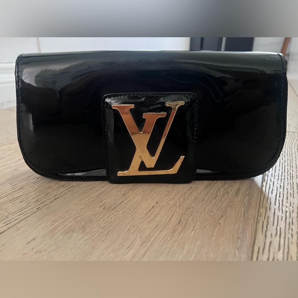 LOUIS VUITTON
Epi Electric Sobe Clutch